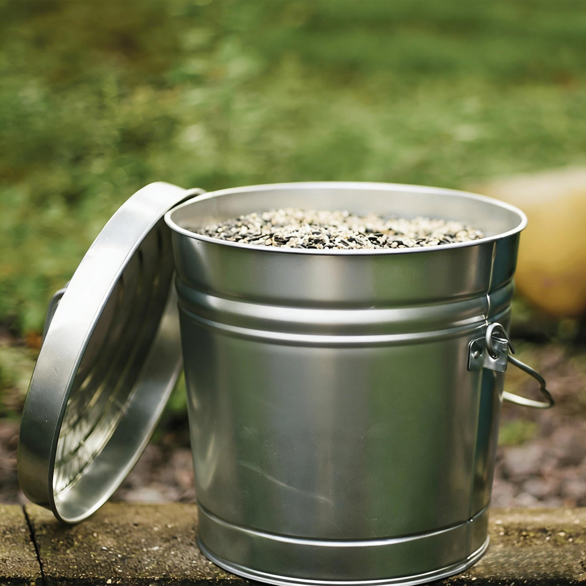 6 Gallon Galvanized Steel Storage Can with Locking Lid L89680